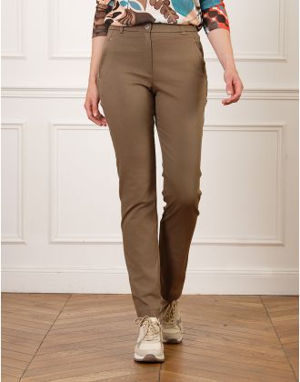 Jean chic ajusté taupe