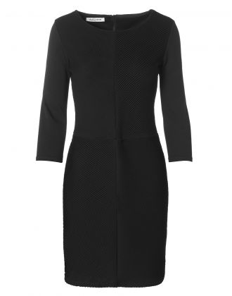 Robe noire plissée