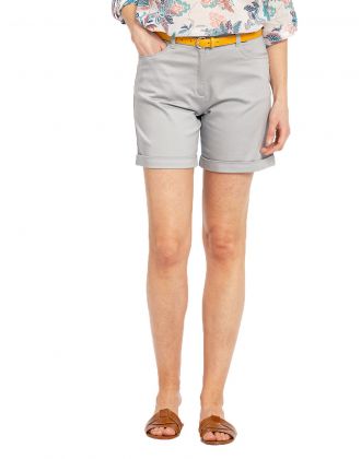 Short gris pour l'été