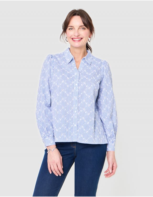 Chemisier brodé bleu ciel