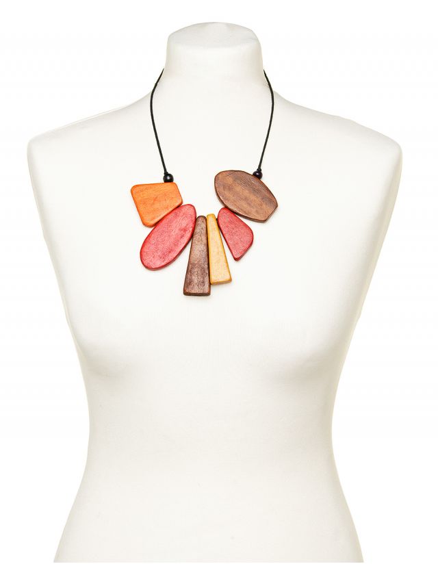 Collier en bois rouge